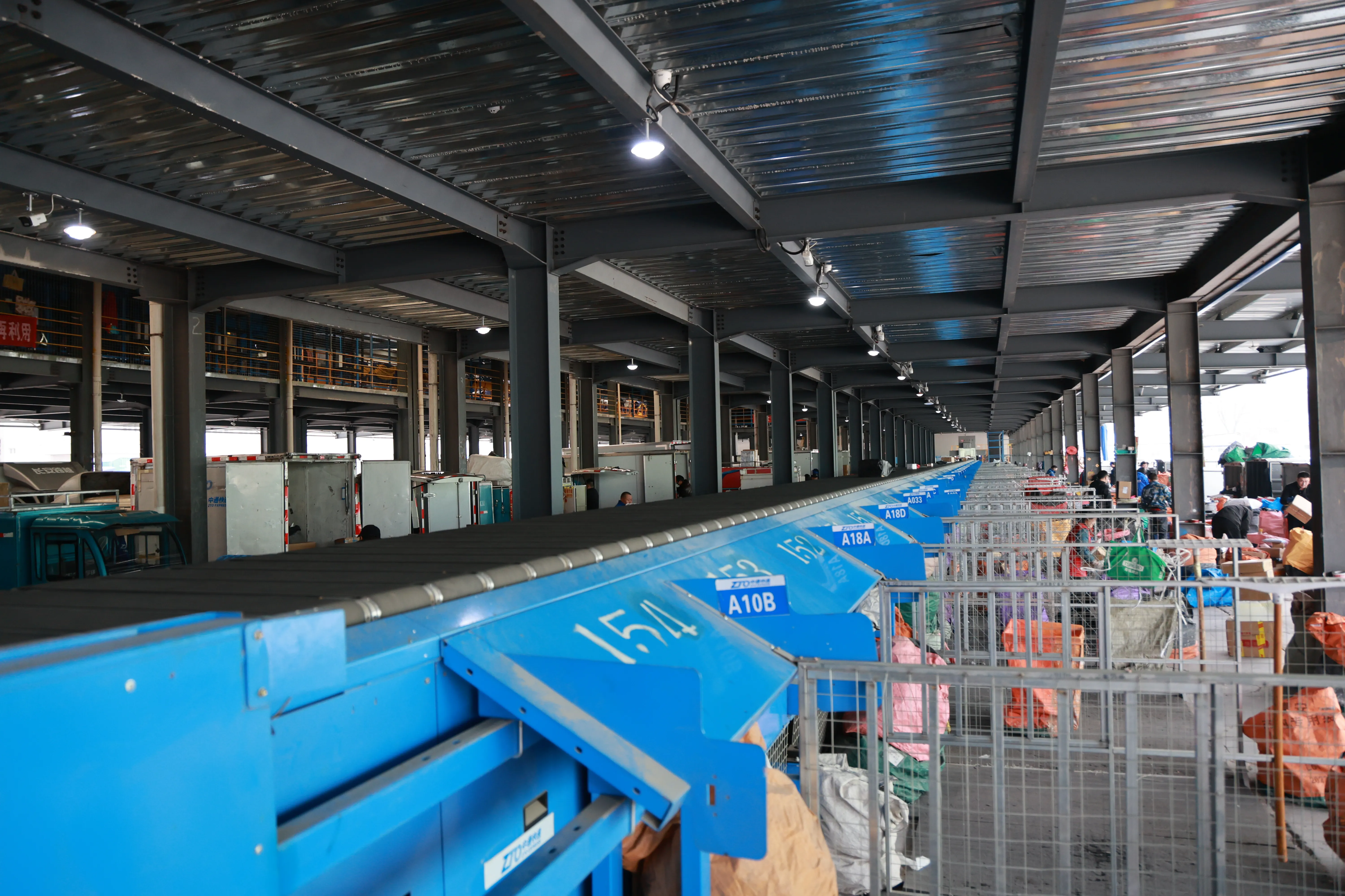 high-speed narrow belt sorting system for logistics distribution center
