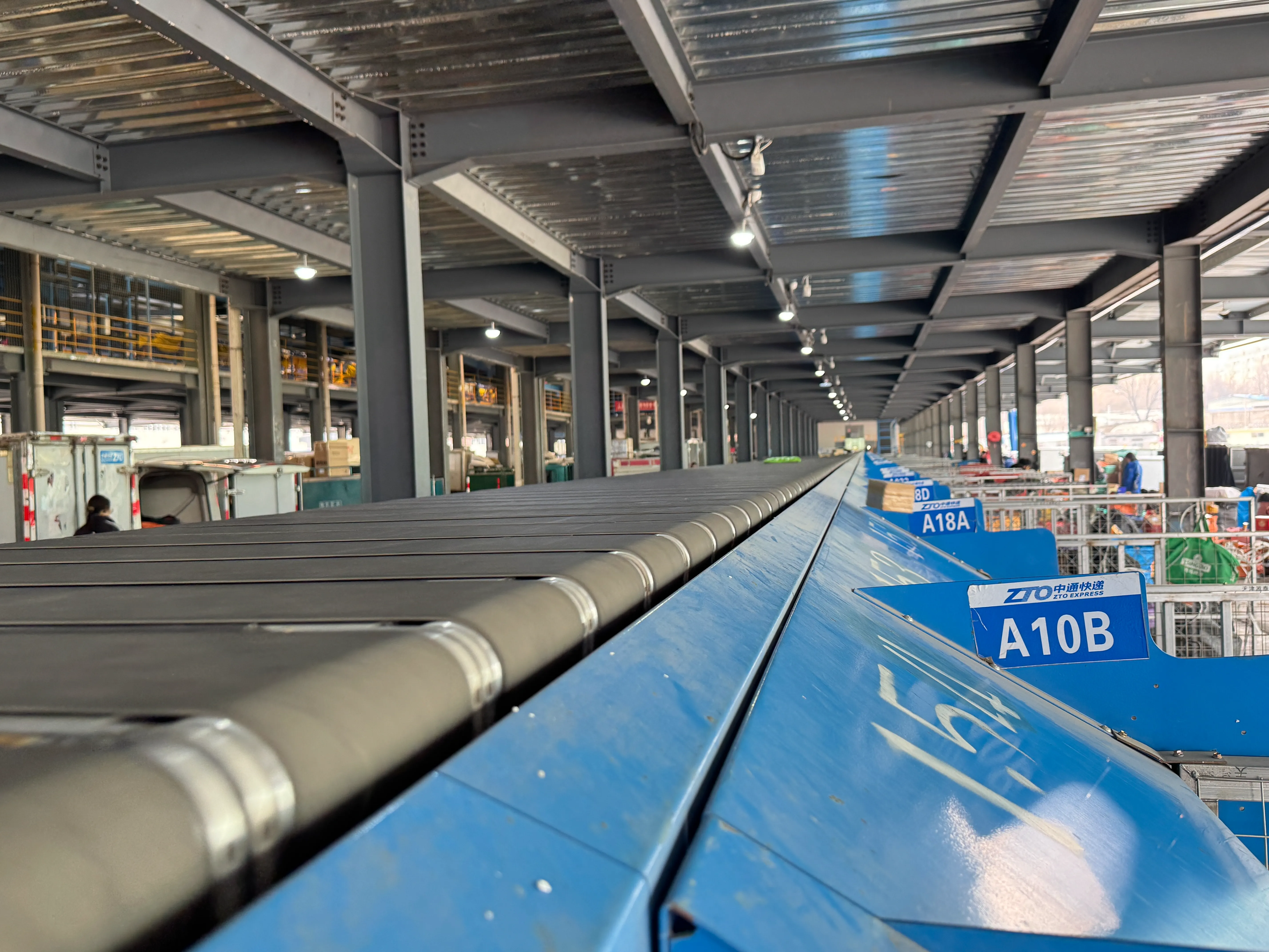 Songyang Narrow Belt Sorting Chutes and Bag Hanging System